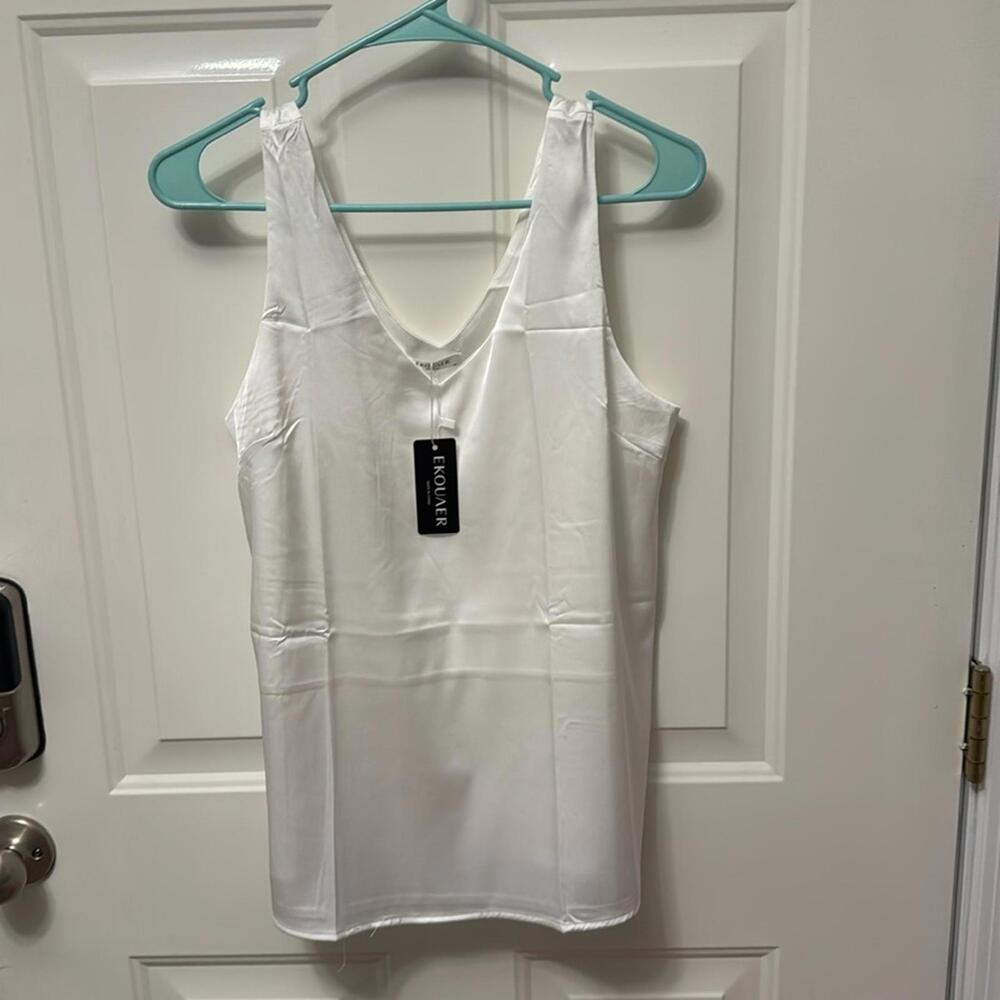 Eloquii White Sleeveless V-Neck Camisole Top